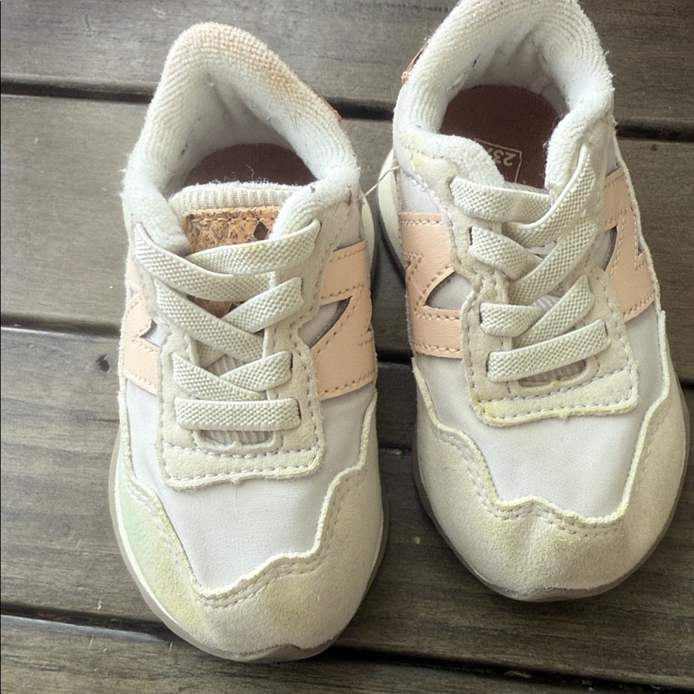 New Balance Kids Sneakers in Cream and Peach
